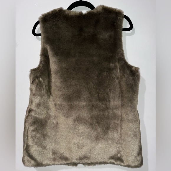 Faux Fur Vest - Picture 2 of 3